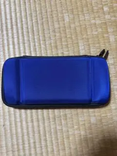 青色の仕切り付きケース