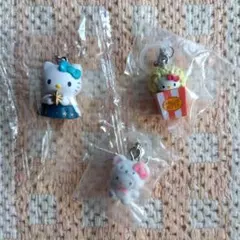 ふわふわスノー めじるしアクセサリー　ハローキティチャーム3点セットガチャ