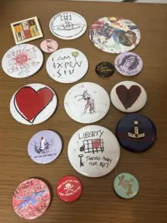 ヴィヴィアンウェストウッド展　缶バッジ　2点セット ヴィヴィアンウェストウッド展 缶バッジ 2点セット