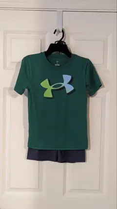 【新品】Under Armour Tシャツとショートパンツセット サイズ7T