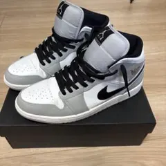 NIKE AIR JORDAN 1 MID グレー ホワイトのサムネイル