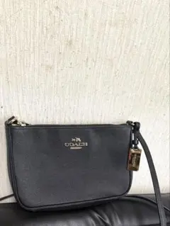 極美品☆COACHコーチ ショルダーバッグ ブラック レザー チャーム付き