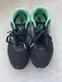 ランニングシューズ　ニューバランス　HANZO 23.5cmのサムネイル