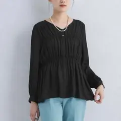 green label relaxing シャーリング Vネック ブラウスのサムネイル