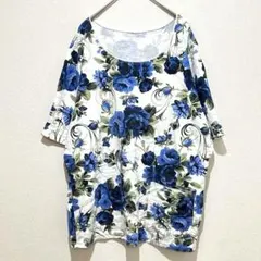 【大きいサイズ1X】エレガント ブルーローズ 総柄 Tシャツ ポケット付 華やか
