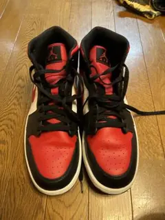 AIRJORDAN1MID（ブラック/ファイアレッド/ホワイト）
