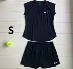 美品＊NIKEナイキ＊美シルエットなスコートとビクトリートップス上下セットアップ 美品＊NIKEナイキ＊美シルエットピュアトップスとビクトリースコート