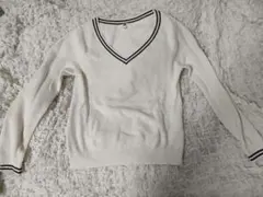 ホワイト Vネック 長袖ニット
