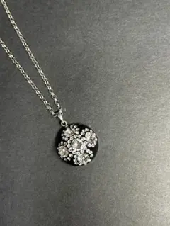 スワロフスキーを使った ラウンドフラワーネックレス　60㎝チェーン付き