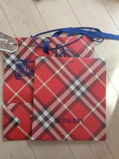 BURBERRY レッドチェックショップ袋 2枚セットのサムネイル