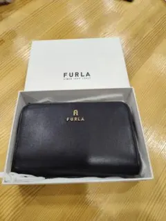 FURLA 黒 レザー 二つ折り財布