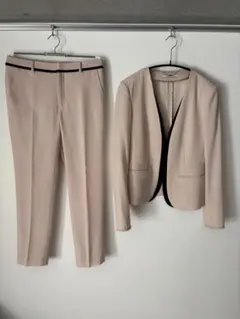 人気！Beige cindy パンツスーツ ピンクベージュ×ブラック希少サイズ2のサムネイル