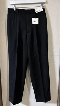 ユニクロ　タックワイドテーパードパンツ