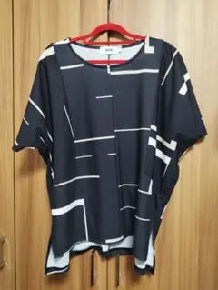 AZUL 半袖 Tシャツ 幾何学模様のサムネイル
