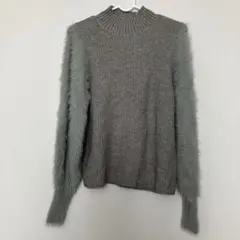 新品未使用　グレー ハイネック ファー付きセーター