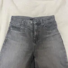 ユニクロ　ストレートデニム　グレー
