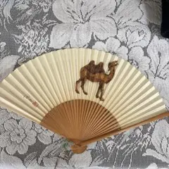 キャメルデザインの和風扇子　平山郁夫