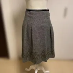 COMME CA ISM 刺繍入り ツイード風スカート グレー S相当