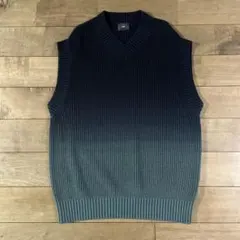 新品！H &M メンズニットベスト　グラデーション　グリーン系