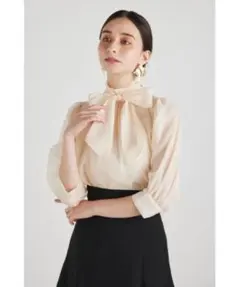 rienda リボンネックシアートップス BEG フリーサイズのサムネイル