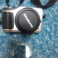 OLYMPUS E-P1 ミラーレス一眼 本体 M.ZUIKO 14-42mm - メルカリ