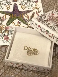 Dior ダブルCロゴ クリスタルピアス - メルカリ