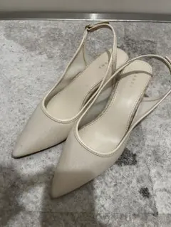 ベージュ ポインテッドトゥ クリアヒール パンプス　サイズM