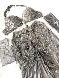 Queen HANAN ベリーダンス用 衣装 セットアップ ゴールド装飾 - メルカリ