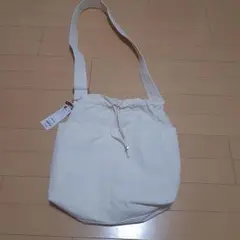 GU オフホワイト ショルダーバッグ