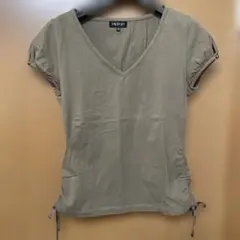 美品　INDIVI Vネック 半袖 Tシャツ カーキ 38 日本製のサムネイル