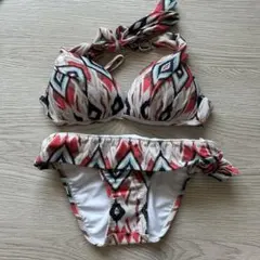 再値下げ！　水着　幾何学柄　beach Queen 盛れる水着のサムネイル