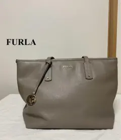 【美品】FURLA トートバッグ グレー　デイジー　 A4可能　チャーム付き