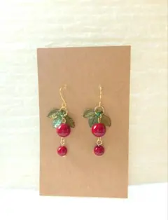 ハンドメイド　木の実をイメージしたピアス