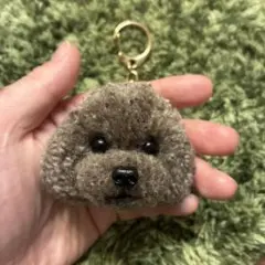 ＊うるうるトイプードル　毛糸キーホルダー＊ぬいぐるみマスコット　モカブラウン茶色