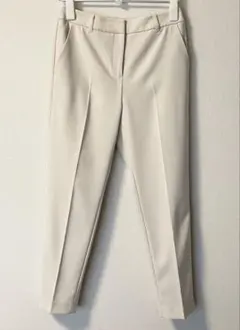 ナチュラルビューティーベーシック　テーパードパンツ　Sサイズ　ベージュ