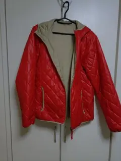 赤 ベージュ リバーシブル キルティングジャケット フード付き