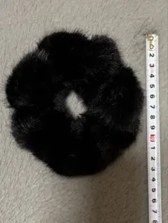 ファー風 ドーナツ型ヘアシュシュ　髪留め　黒