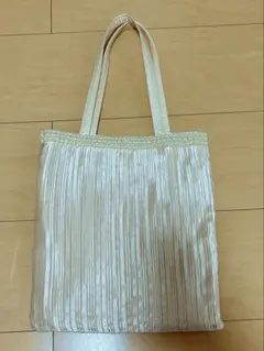 オケージョンバッグ　パーティーバッグ　アイボリー プリーツ　パール