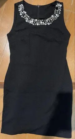 ビジュー付きブラックタイトドレス