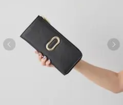 ear PAPILLONNER イアパピヨネ 牛革 オーバルチャーム 長財布 黒のサムネイル
