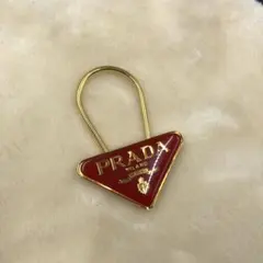 プラダ レッド×ゴールド ハイヒール柄三角ロゴ キーホルダー【美品