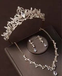 ゴールド ティアラ ネックレス ピアス　セット