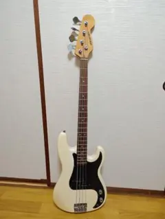 エレキベース アイボリー Great Lake Deluxe - メルカリ