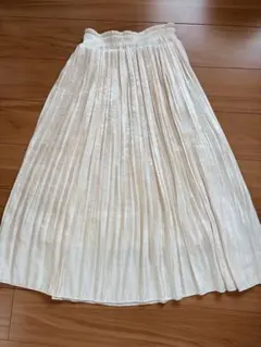 アイボリー プリーツロングスカートのサムネイル