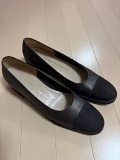 Salvatore Ferragamo パンプス ブラックのサムネイル