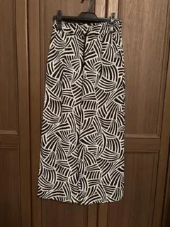 幾何学模様ワイドパンツ