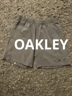 極み美品　OAKLEY オークリー　ハーフパンツ　ナイロン　グレーのサムネイル