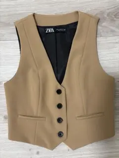 ZARA ベージュ ボタン付きベスト XS