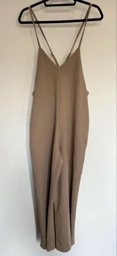 ベージュ ワイドサロペット