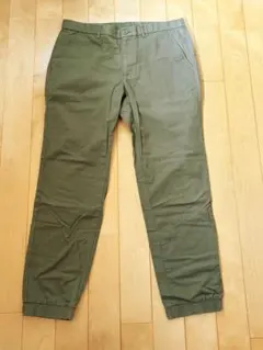 UNIQLO カーキ パンツ Lサイズ
